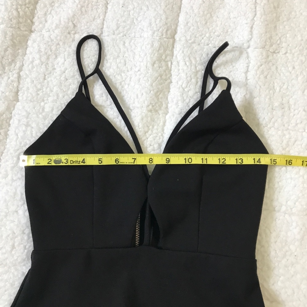 Tobi body-con cutout little black dress - Picture 8 of 13